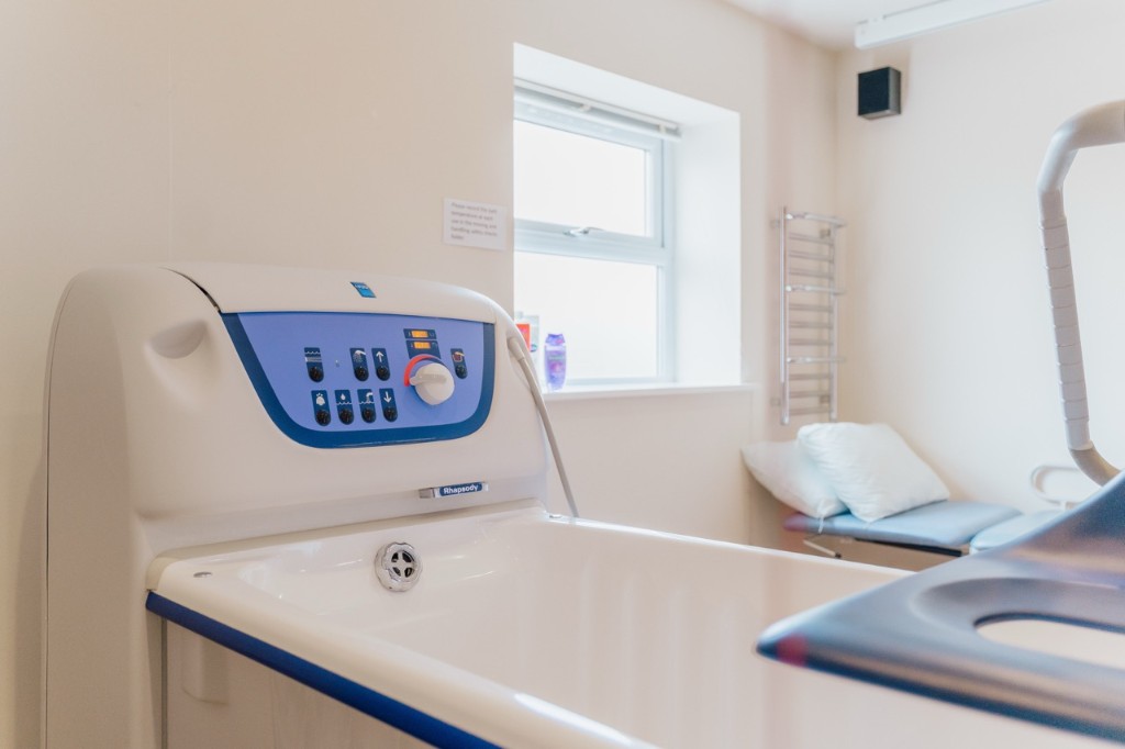 Therapy bathing room with specialist bath